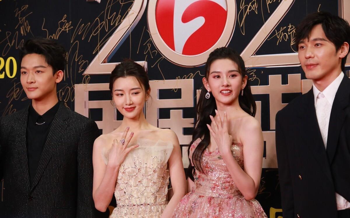 從陰影走向星光，自信力量引領(lǐng)下的黑皮膚女明星成長之路