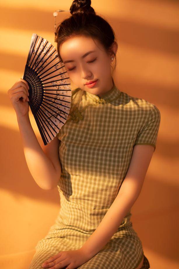 女演員古箏，與自然美景的邂逅，探尋內(nèi)心平和之聲