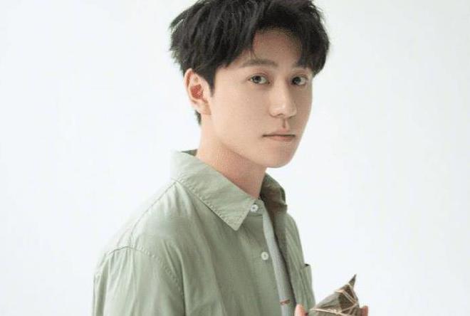 秦俊杰最新戀情曝光，情感新動(dòng)向揭秘！